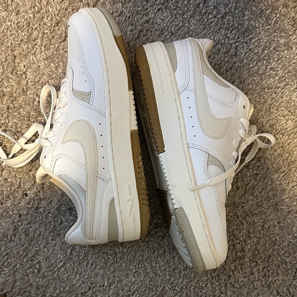 Nike Light Gray Sneakers - Picture 3 of 4